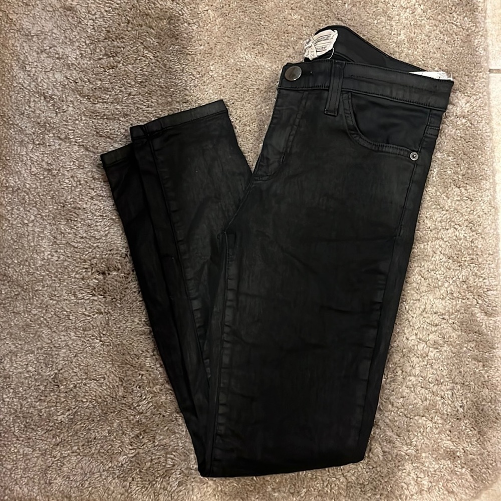 In EUC Current/Elliott black coated skinny jeans 👖